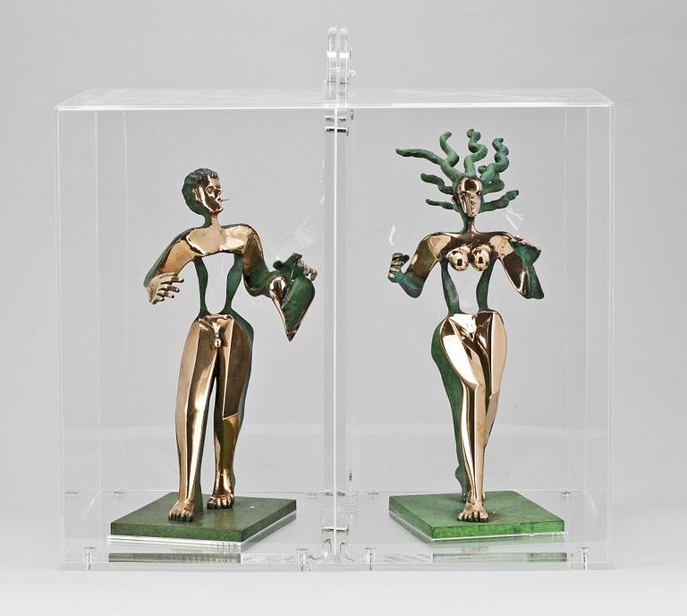 TIMO SOLIN, bronsskulpturer i plexiglasbox, sign o numr 19/100.