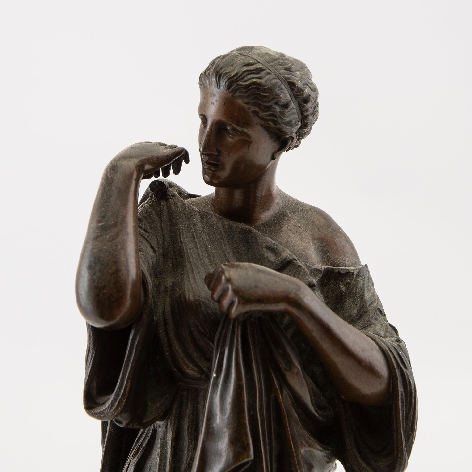 Dekorativ skulptur  Antikiserande kvinna, 1900-talets början.