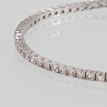 ARMBAND, 18K vitguld med 72 briljantslipade diamanter, totalt ca 3.01 ct. Vikt 10 g.