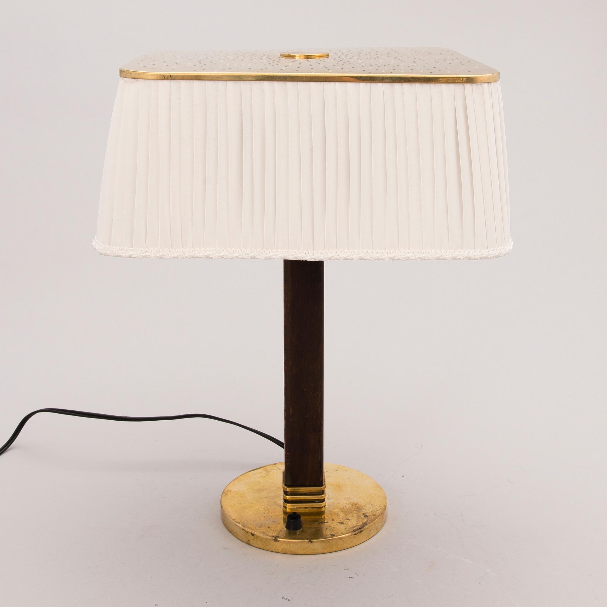 PAAVO TYNELL, BORDSLAMPA, modell 5066, Taito Oy, 1900-talets mitt.