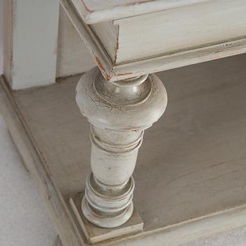 A painted mirror with console table from around the year 1900.