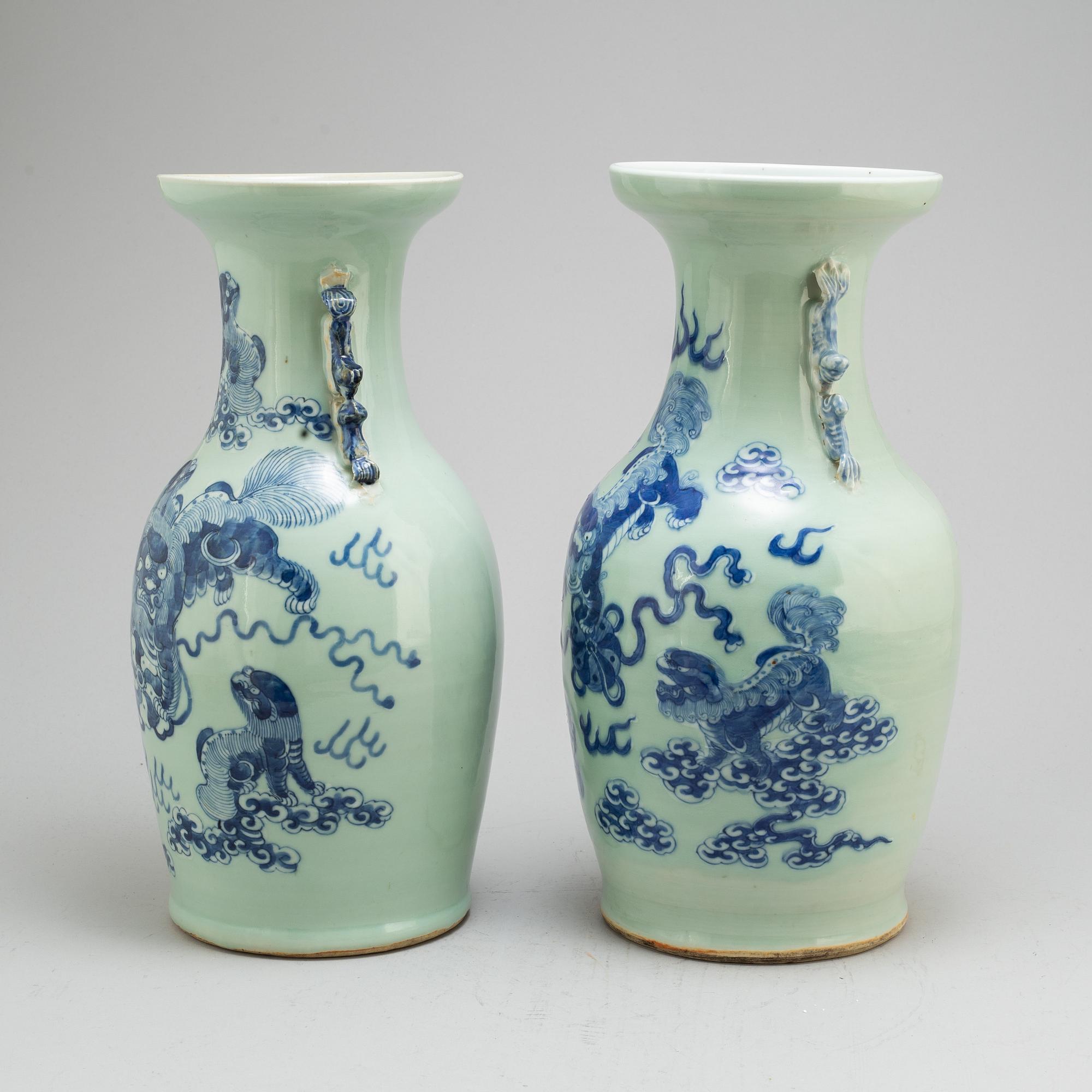 VASER, ett par, porslin. Qingdynastin, sent 1800-tal.