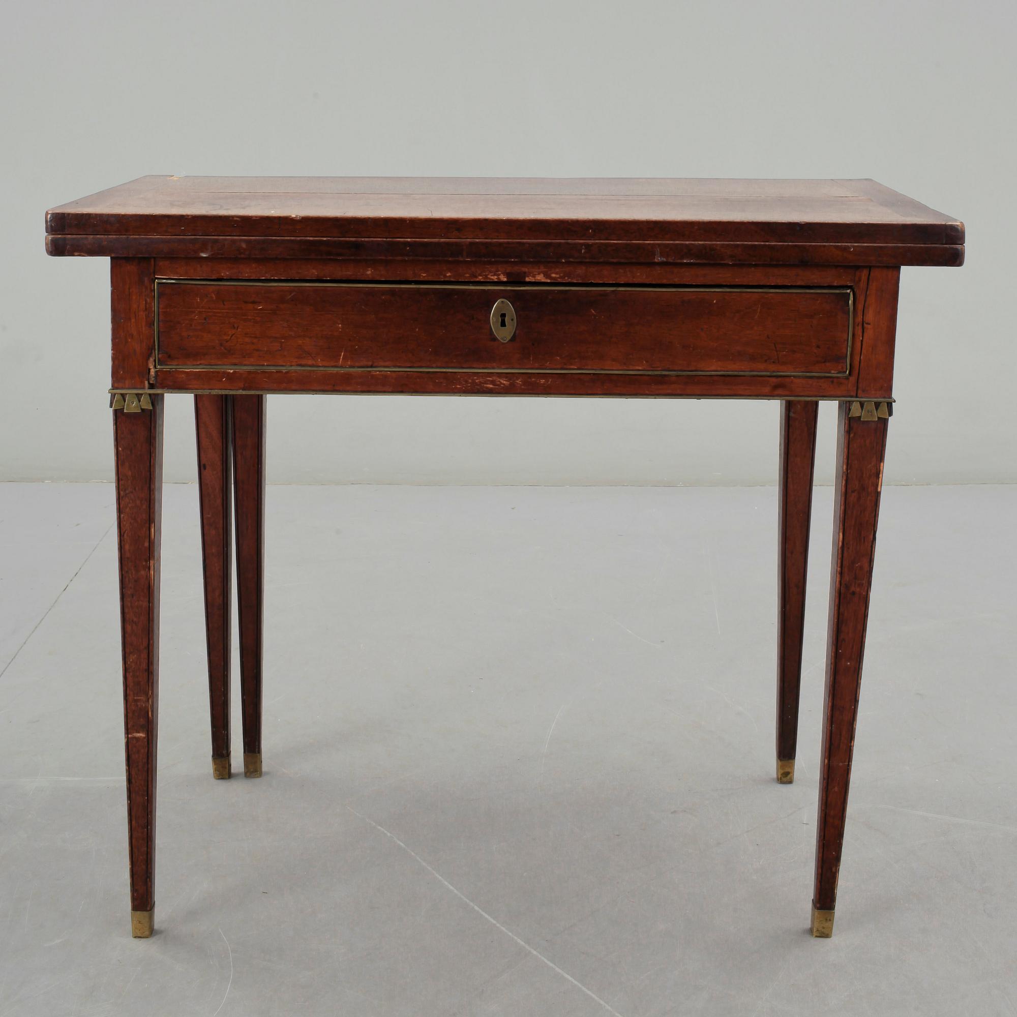 SPELBORD, sengustavianskt, 1800-talets första hälft.