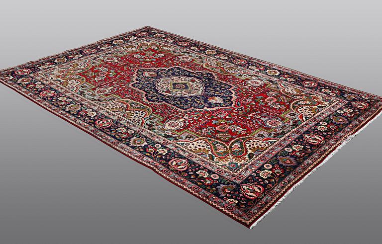 Matto, Tabriz, ca 295 x 195 cm.