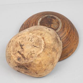 Four wooden bowls and two plates, Sweden, 19th/20th century.