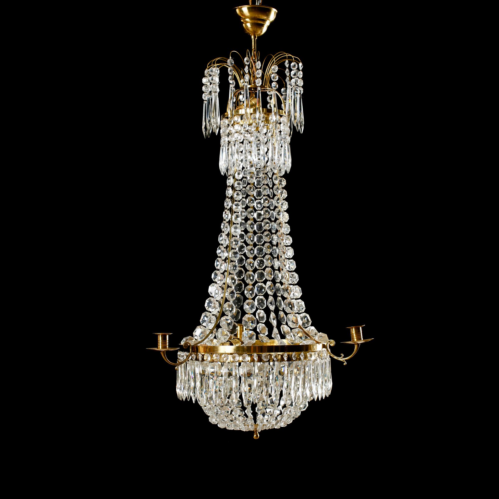 LJUSKRONA, gustaviansk stil, 1900-talets första hälft, höjd ca 90 cm.