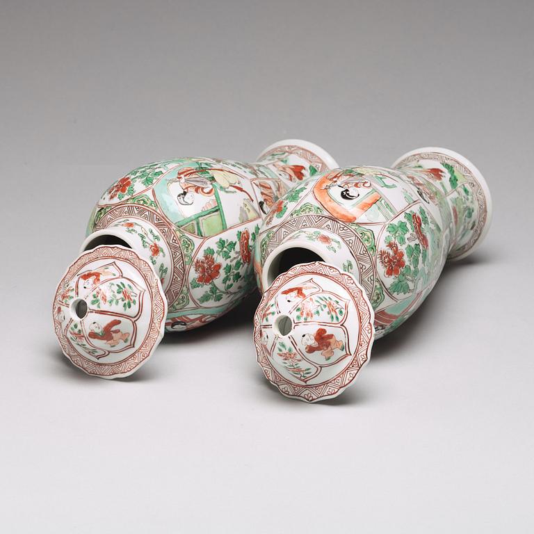 A pair of famille verte vases, Qing dynasty, Kangxi (1662-1722).