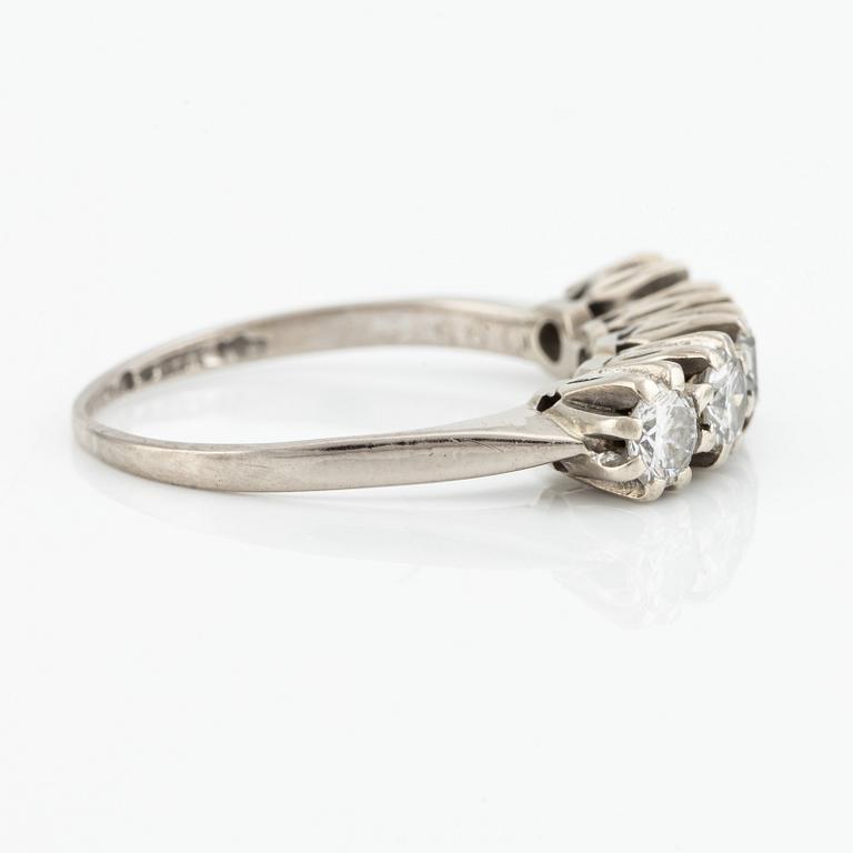 Ring, alliance, 18K white gold with brilliant-cut diamonds.