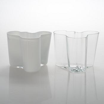 Alvar Aalto, Two glass vases for Iittala, signed Alvar Aalto - 3030.