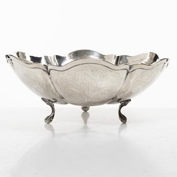 Bowl on feet, silver, 20th century.
