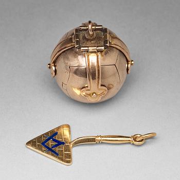 285. A gold and silver Masonic ball and cross pendent and a Freemason sign, unmarked c:a 1900.