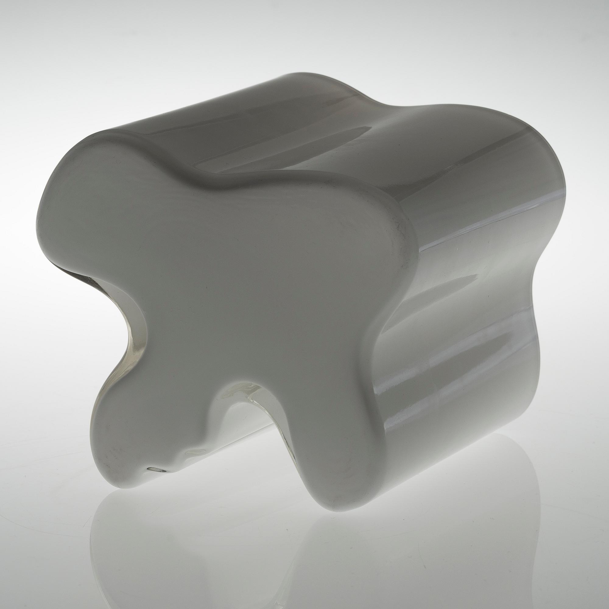 AN ALVAR AALTO GLASS VASE, signed Alvar Aalto, 3031.