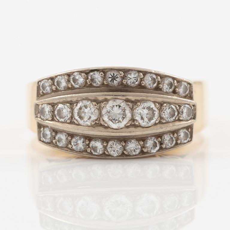 Ring in 18K gold set with round brilliant-cut diamonds, Stigbert.