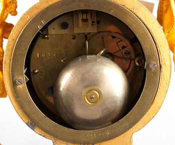 BORDSPENDYL, nyrenässans. 1800-talets andra hälft.