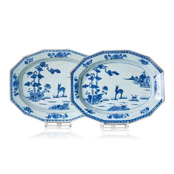 A pair of blue and white Chinese Export serving dishes, Qing dynasty, Qianlong (1736-95).