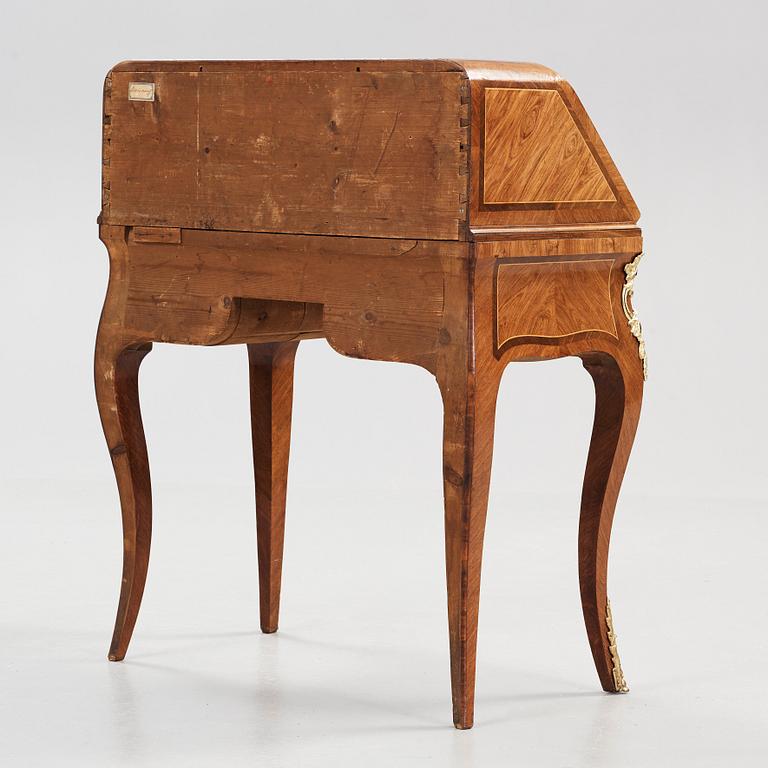 SEKRETÄR. Stockholmsarbete, 1700-talets andra hälft. Rokoko.