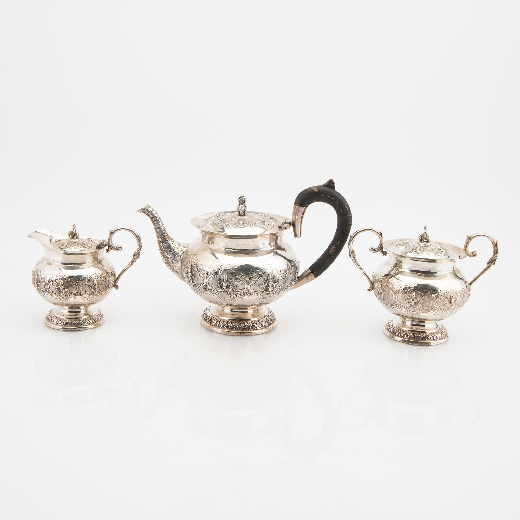 An early 20th century Indian silver three pcs silver tea service total weight 1270 grams.