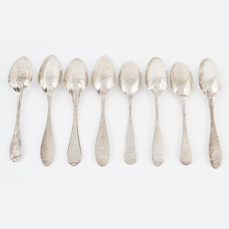 A set of Swedish Silver Table Spoons, including Petter Davidsson, Norrköping 1769 (8 pieces).