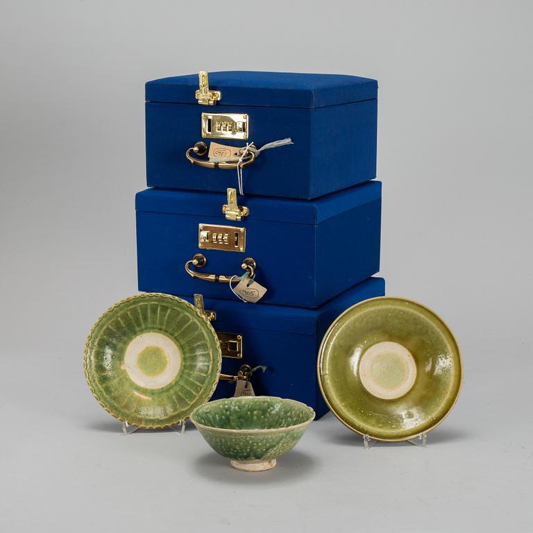 A set of two green glazed dishes, and a bowl, South East Asia 15th/16th Century.