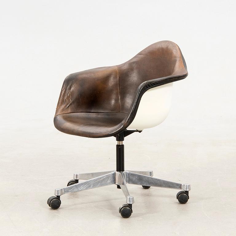 Charles & Ray Eames, fåtölj PACC Vitra 1900-talets andra hälft.