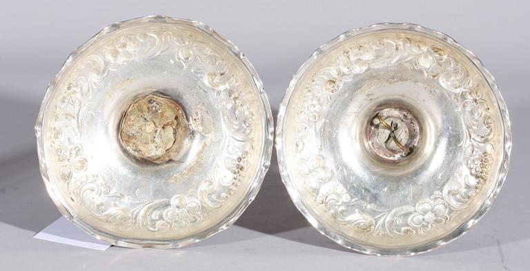 LJUSSTAKAR, ett par. Silver. Tenn & Silver AB, Göteborg 1948.