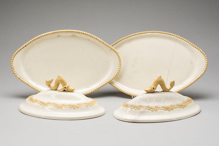 PASTEJFORMER, ett par, fajans. Empire. Märkt Jan der Delft. 1800-talets första del.