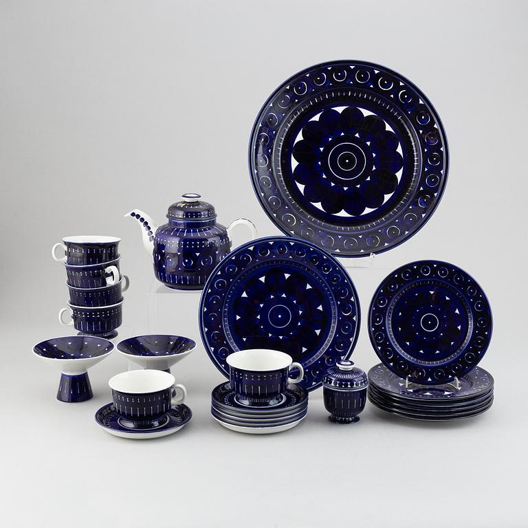 Ulla Procopé, a 'Valencia' porcelain tea service, Arabia, Finland (18 pieces).