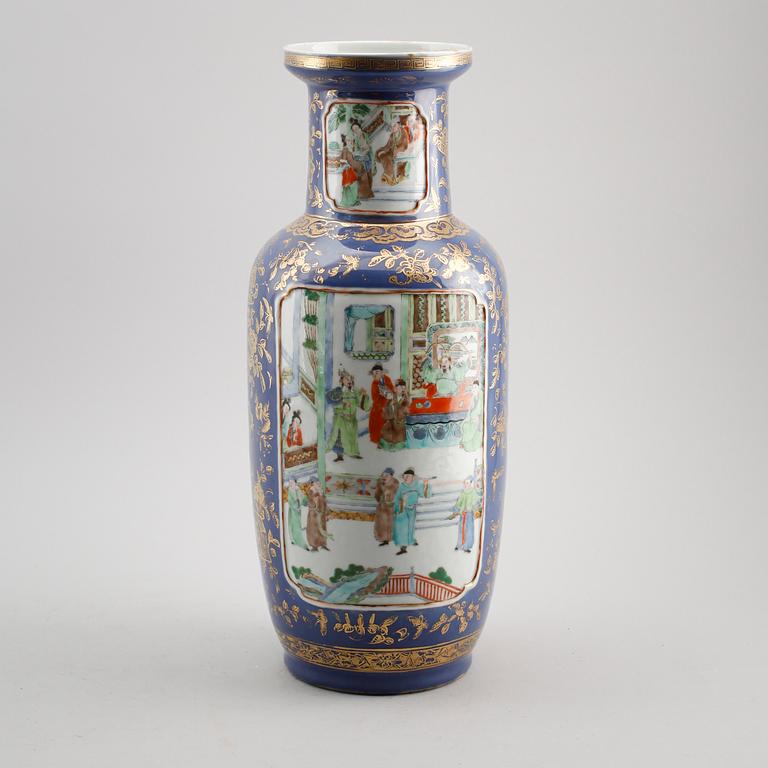 A powder blue and famille rose vases, late Qing dynasty (1644-1912).