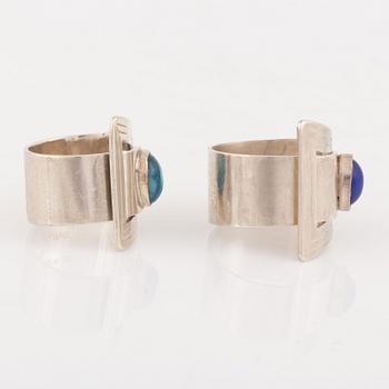 Två ringar silver med blå cabochonslipade stenar, LGE, Guldsmycket Engström & Co.
