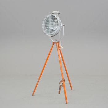 GOLVLAMPA, industrimodell, British Bullfinch, 1900-talets andra hälft.