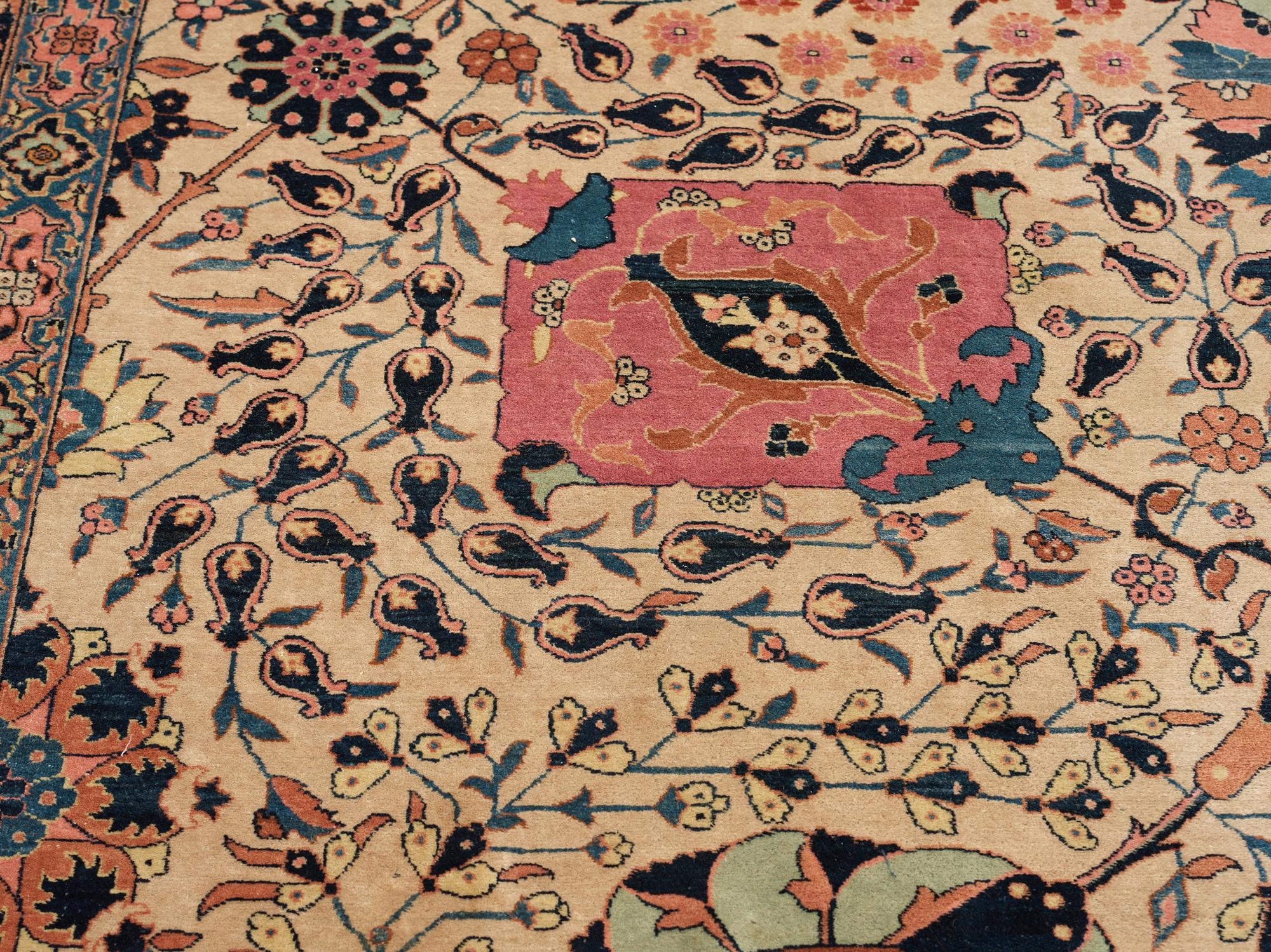 Matta, semiantik Täbris Petag, ca 393,5 x 303 cm.