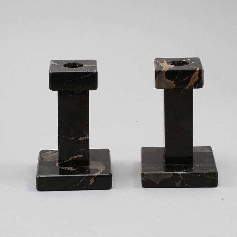 SKRIVBORDSUPPSATS, 5 delar, sten och patinerad metall, 1900-talets första hälft.