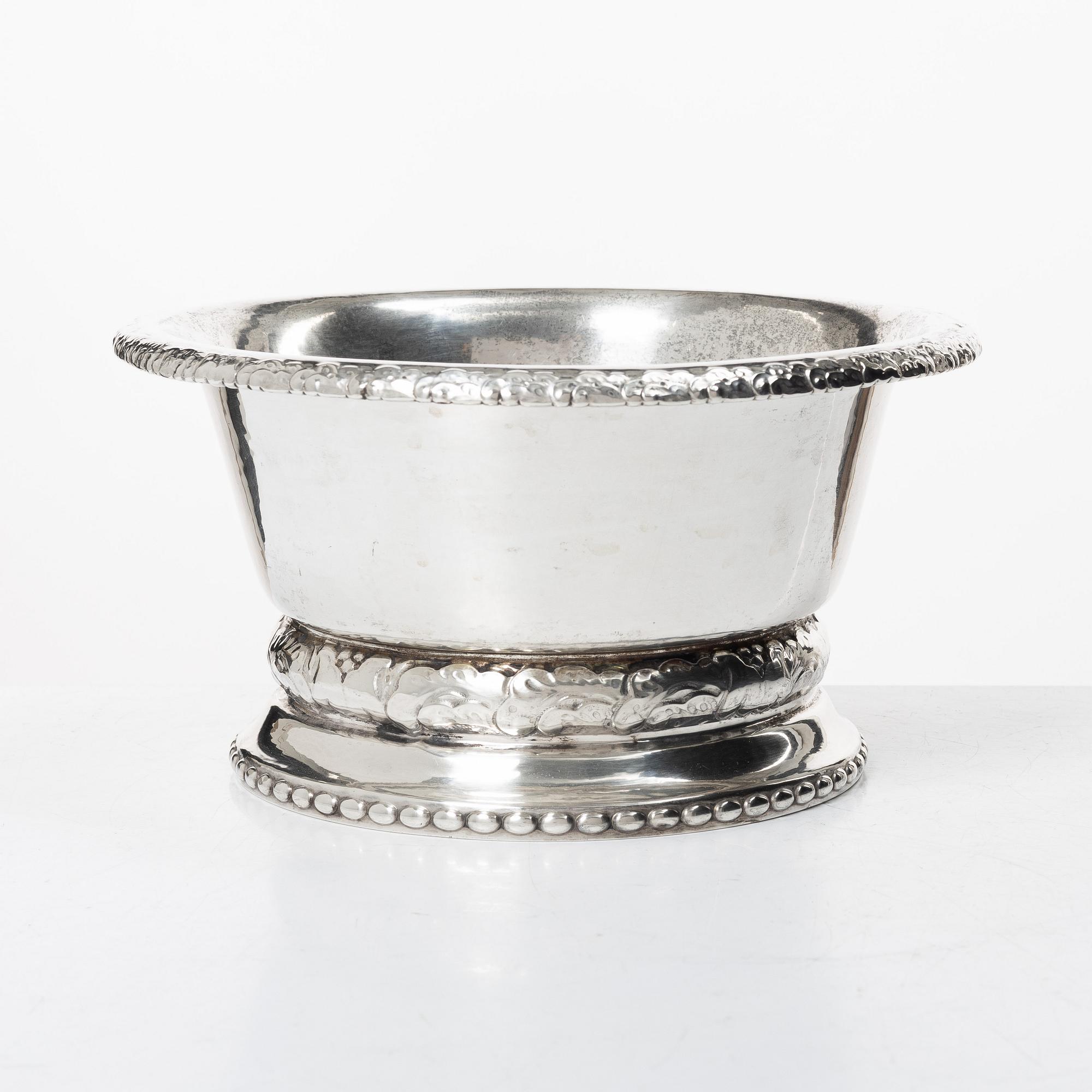 Bowl, silver, C.G Hallberg. Stockholm, 1920.