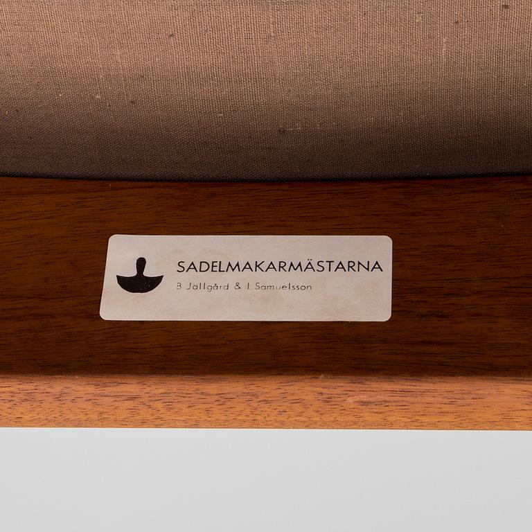 SVEN KAI-LARSEN, karmstol, etikettmärkt Sadelmakarmästarna samt brickmärkt Nordiska Kompaniet.