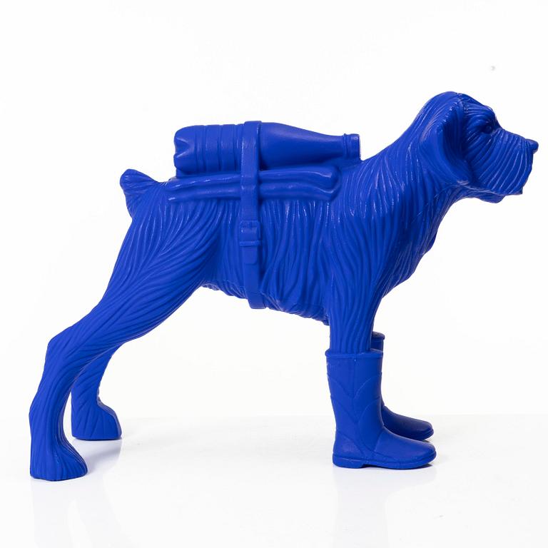 William Sweetlove, "Cloned Schnauzer with water bottle". (Blue).