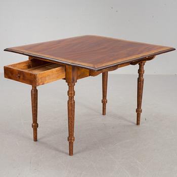 KLAFFBORD MED LÅDA, 1800-talets slut.