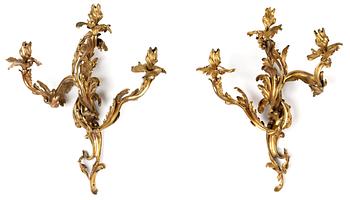 929. APPLIQUER, för tre ljus, ett par. Frankrike, 1800-tal. Louis XV-stil.