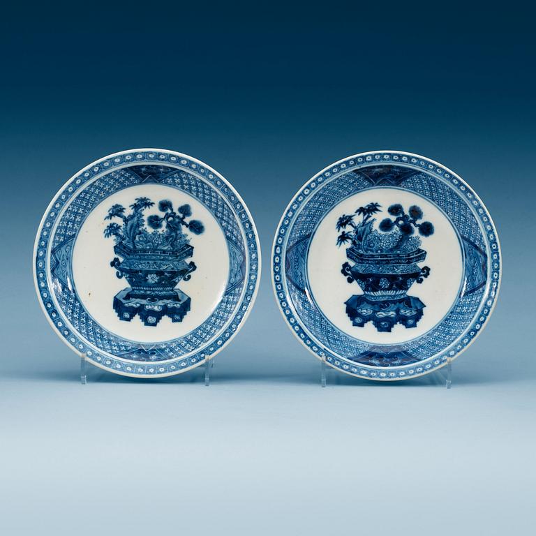 A pair of blue and white bowls, Qing dynasty, 18th Century.