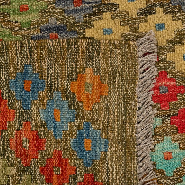 A CARPET, kilim, ca 306 x 207 cm.