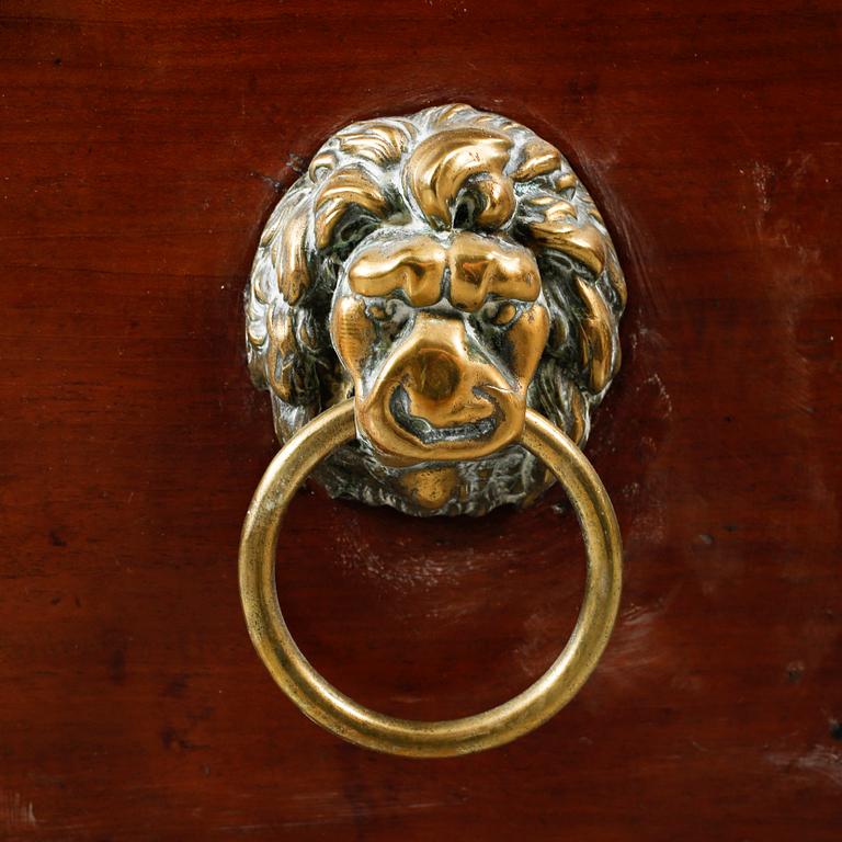 A George III wine cooler from the 19th century.