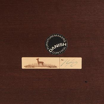 Severin Hansen, sivupöytiä, pari, malli 140, Haslev Møbelfabrik,Tanska, 1900-luvun puoliväli.