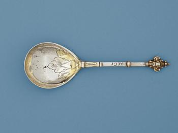 927. A Swedish 17th century parcel-gilt spoon, makers mark of Jöns Ellerhusen, Stockholm 1691.