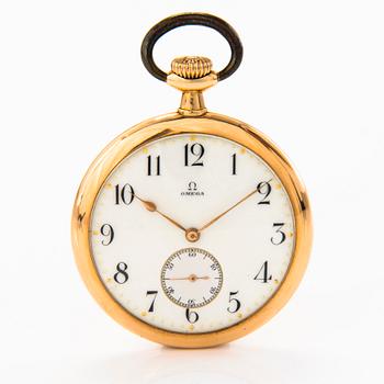 OMEGA, A 14K gold pocket watch with engraved decor. Diameter 5 cm.