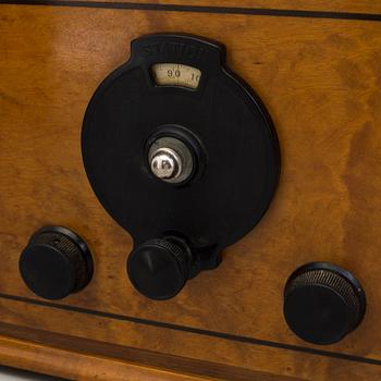 A radio and a loudspeaker, including Philips, 1930´s/40´s.