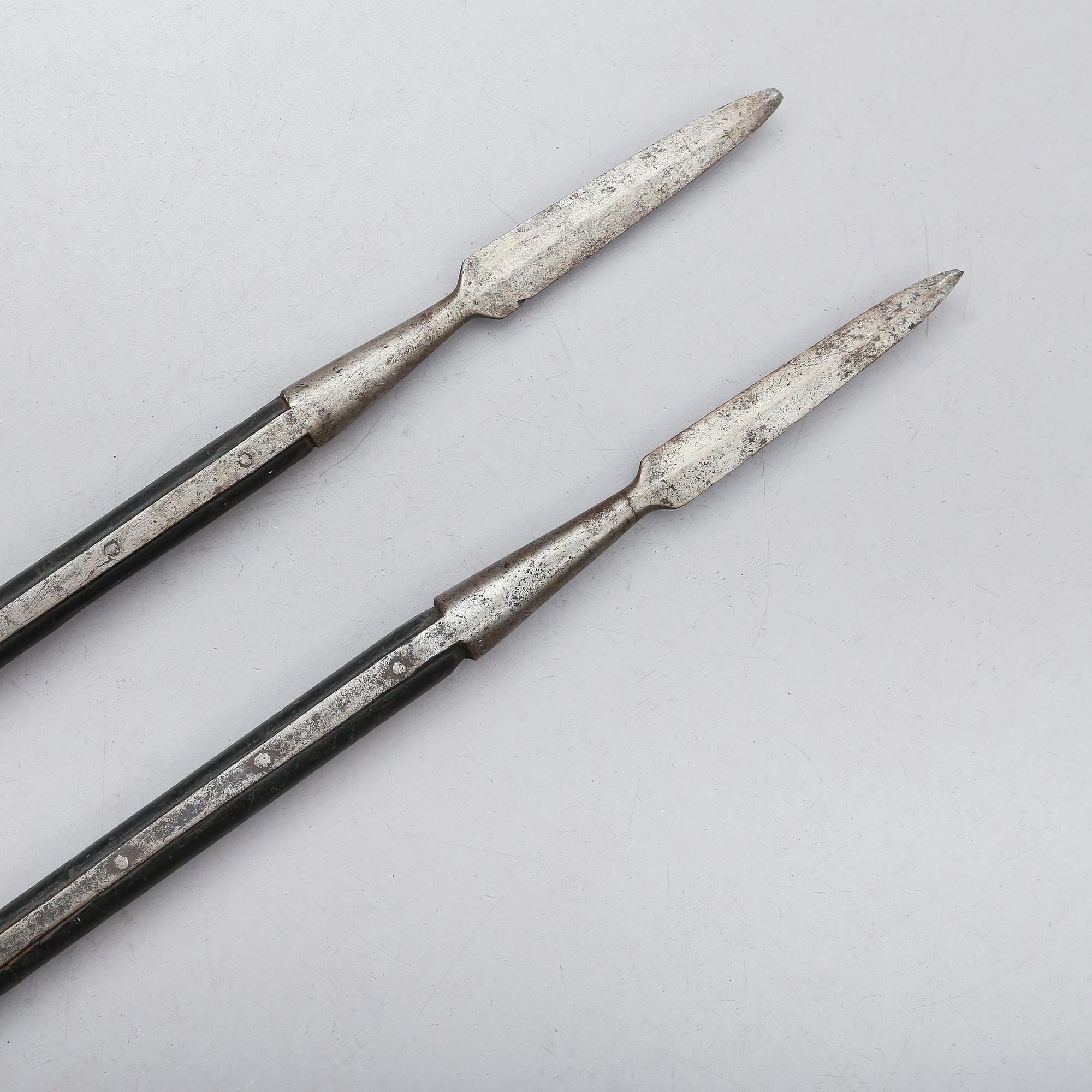 ÄNTERPIKAR, 2 st, smide, 1700-talets andra hälft.