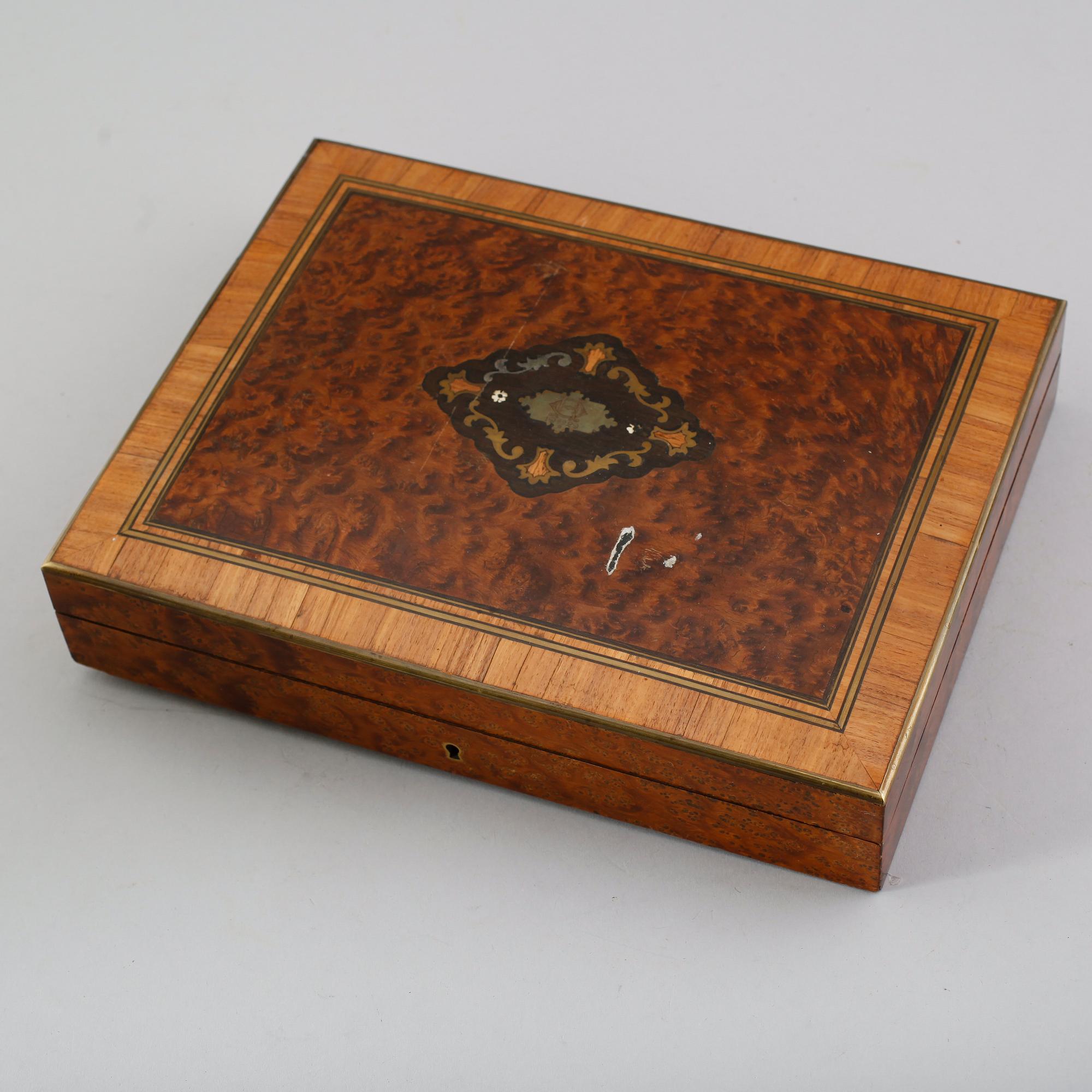 SCHATULL för spelmarker, 1900-talets första hälft.