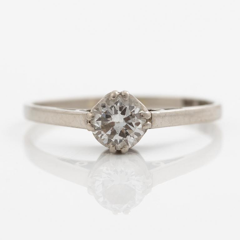 Ring, 18K white gold with brilliant-cut diamond.