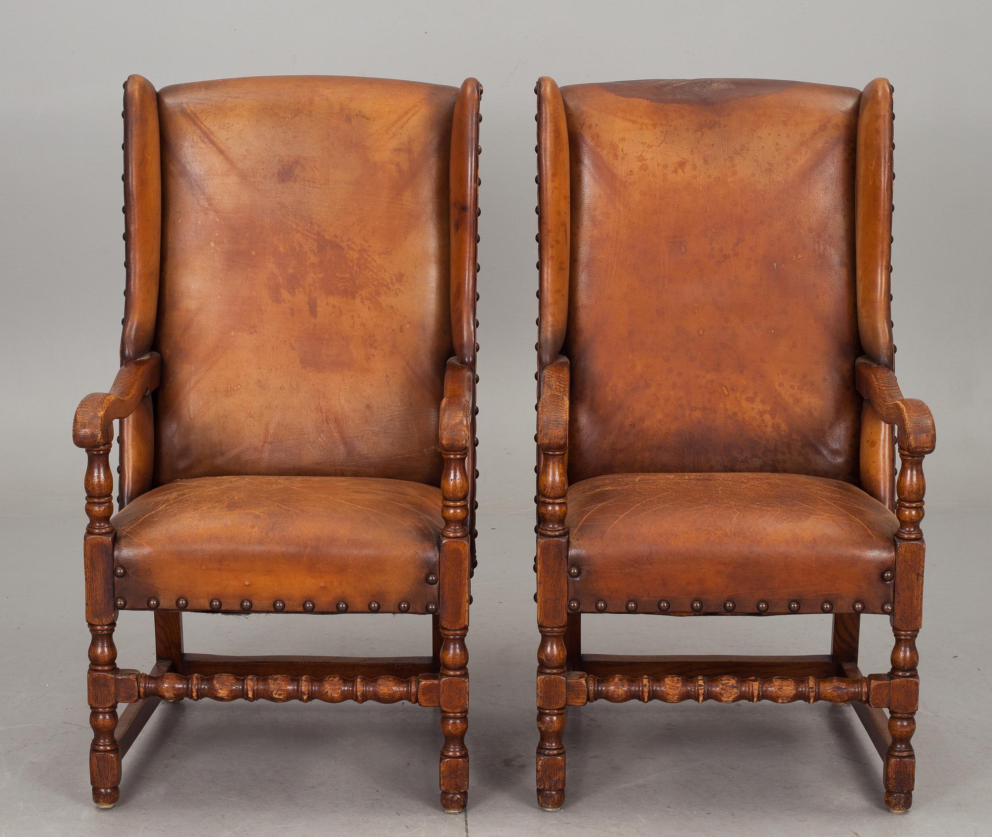 KARMSTOLAR, ett par, barockstil, 1900-talets första hälft.