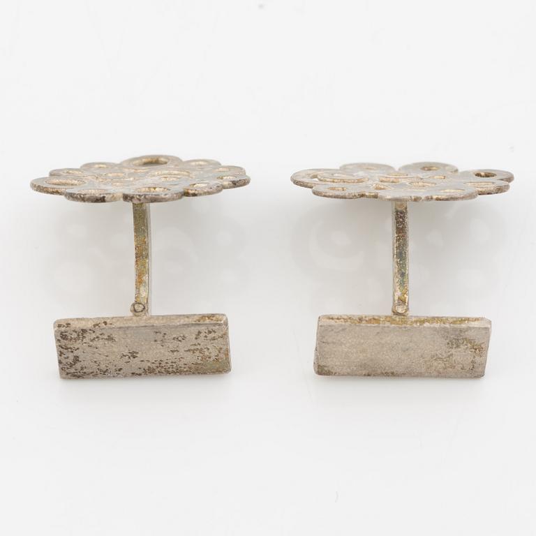 PA Lundahl Terrs, en brosch och ett par manschettknappar silver, Växjö 1966.
