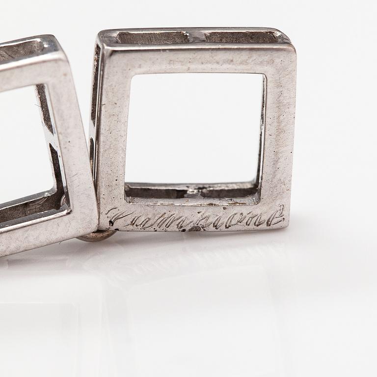 An 18K white gold bracelet with sapphires and diamonds ca. 1.00 ct in total. Italy.